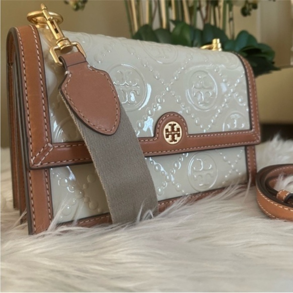 New Tory Burch T MONOGRAM PATENT EMBOSSED SMALL SHOULDER BAG